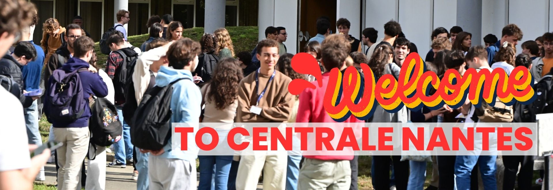 Photo d'étudiants à la rentrée avec écrit dessus Welcome to Centrale Nantes